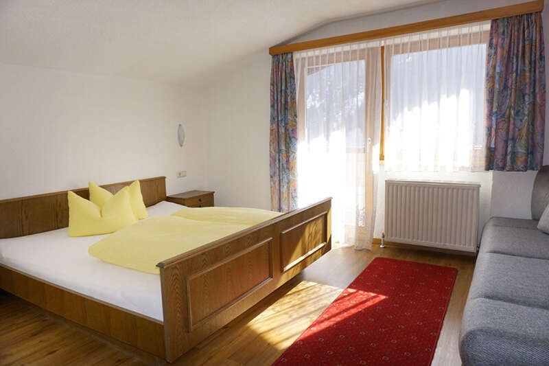 Appartement 1 Doppelzimmer Schlafcouch Haus Sonnberg Kappl Tirol