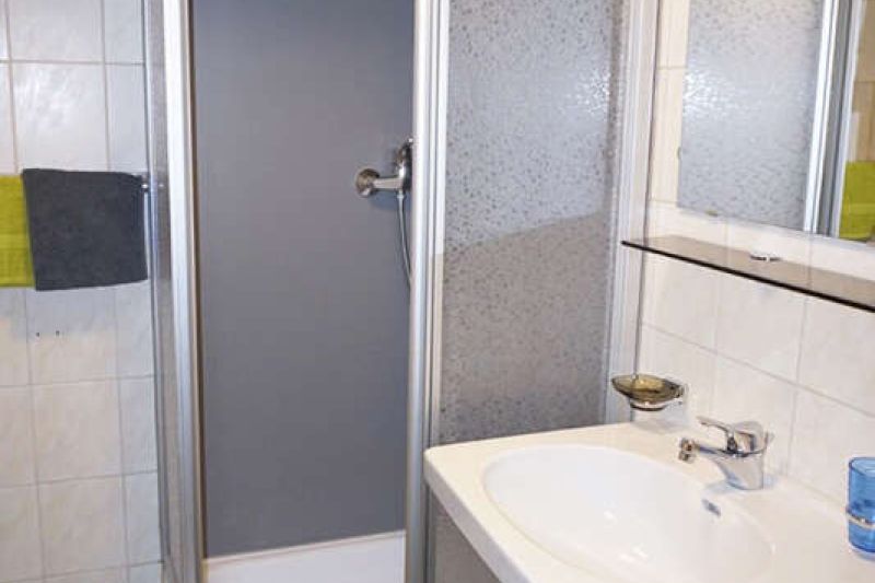 Apartment 1 bathroom with shower Haus Sonnberg Kappl Tyrol